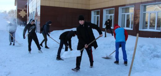 Уборка территории ЛК УОР от снега